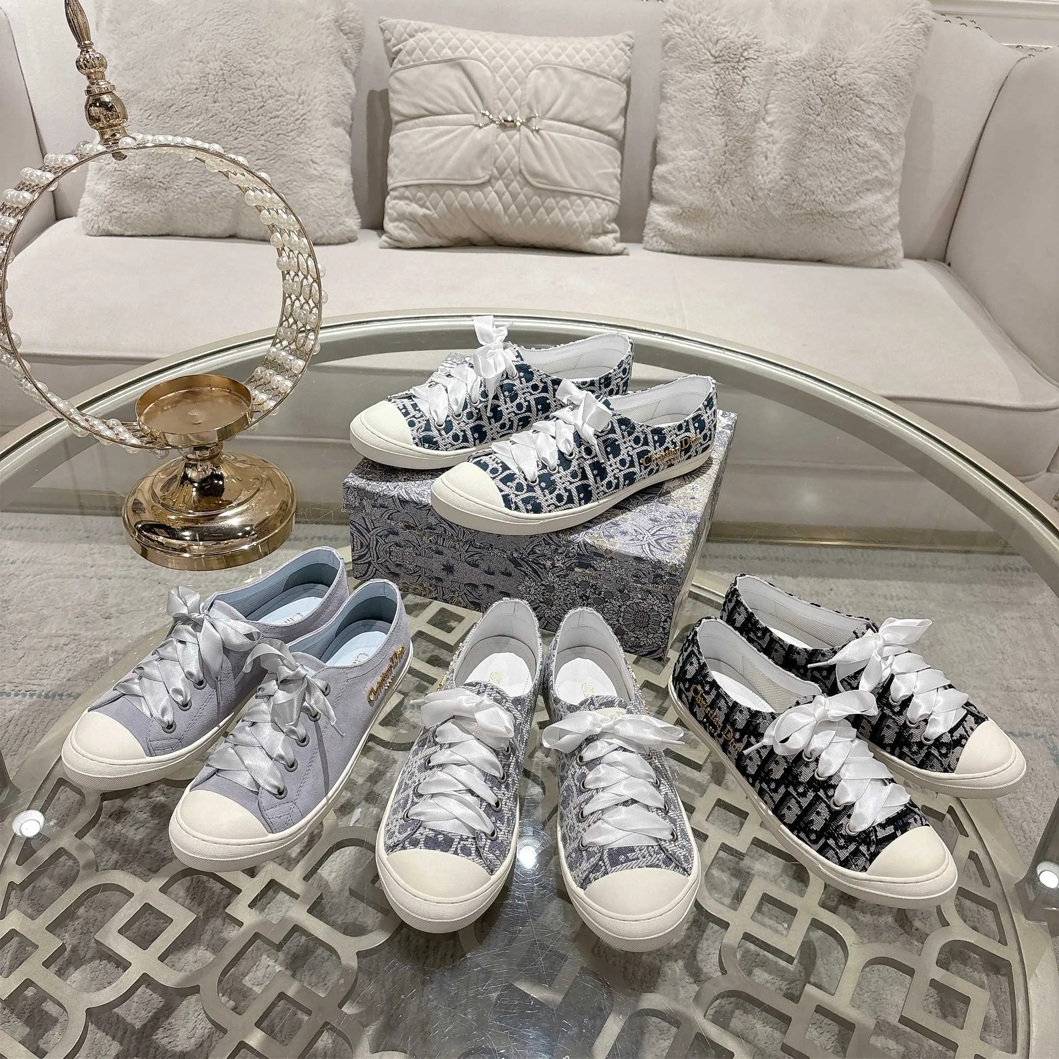 👟👟Ex-factory price 440👟👟 Dior ballet-style casual shoes, the same style as celebrities, satin fabric, breathable mesh lining, sheepskin for feet, wear-resistant rubber sole, size 35-40.